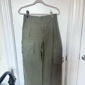 Aritzia TNA Olive Utility Cargo Pants Size 6